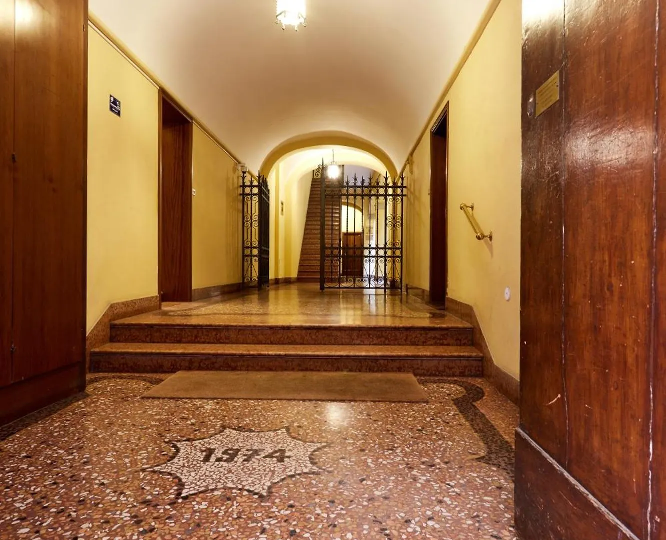 Central And Comfy Apartment Free Netflix And Disney Plus Bologna 0*,  Italy